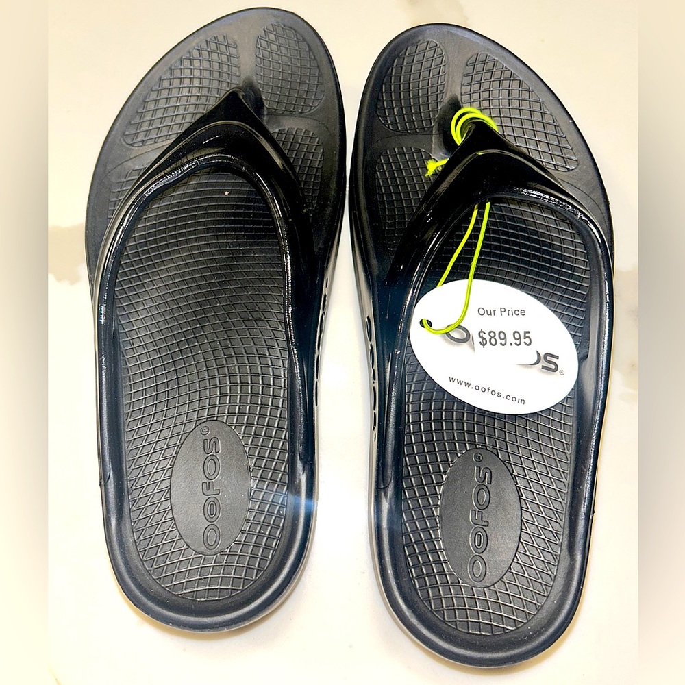 OOFOS - OOMEGA THONG - SIZE 8 - BRAND NEW WITH TAGS!